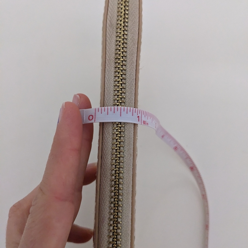 Lilly Pulitzer Gold Wristlet Wallet - BEAUTIFUL! - Picture 13 of 16